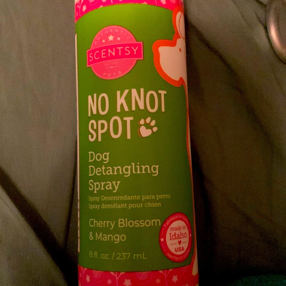 Dog detangling spray